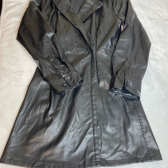 Zara Black Trench Coat with Classic Lapel and Sleek Finish - Picture 1 of 5